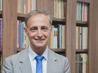 Pablo Cavallero explica qué significa «Per aspera ad astra» la frase filosófica romana que inspira a superar las dificultades de la vida