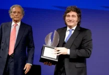 Javier Milei recibió el Premio Libertad 2026: chicanas contra la oposición y la fría distancia con Macri